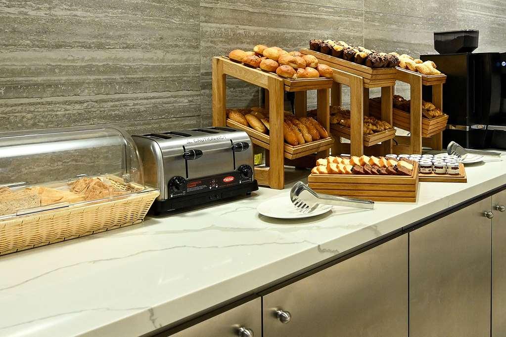 Comfort Hotel Jeddah King Road Restaurant photo